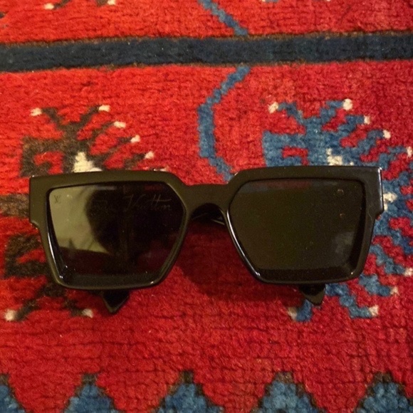 LOUIS VUITTON SUNGLASSES GOLD - Picture 5 of 7